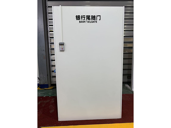 银行尾随门